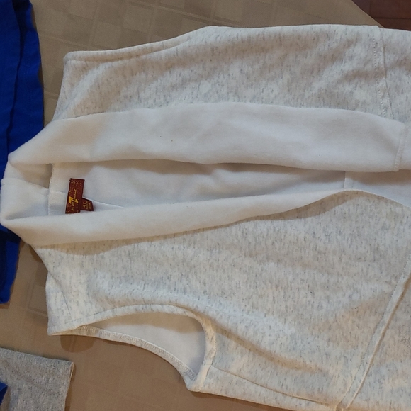 Girl's clothes Size 4T - Picture 3 of 5